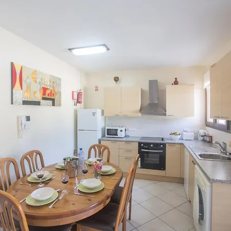 Moderne Erdgeschosswohnung In *